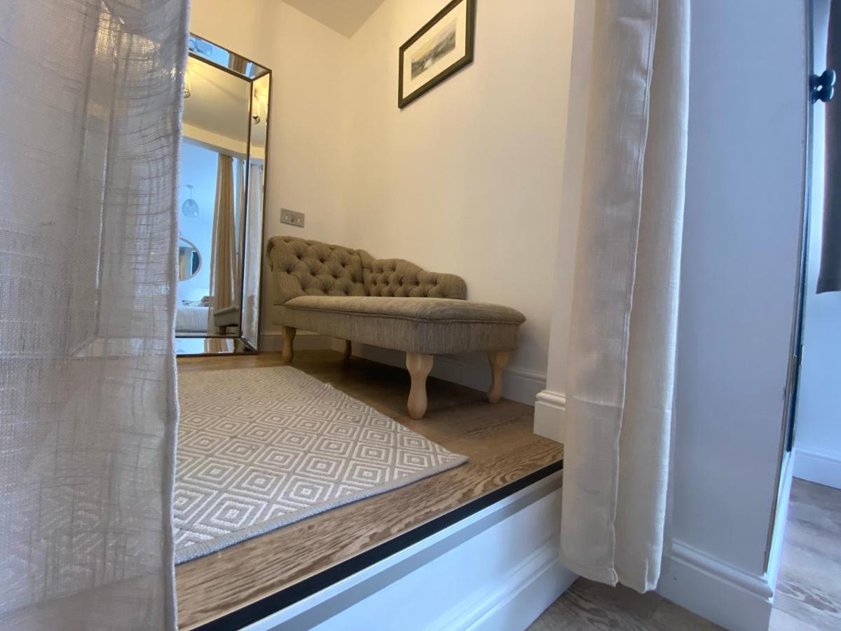 Starboard Side Brixham - Ideal Seaside Getaway With Parking Exterior photo