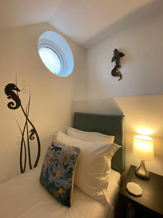 Starboard Side Brixham - Ideal Seaside Getaway With Parking Exterior photo