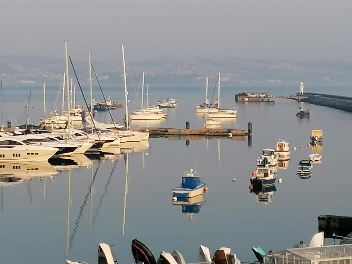 Starboard Side Brixham - Ideal Seaside Getaway With Parking Exterior photo